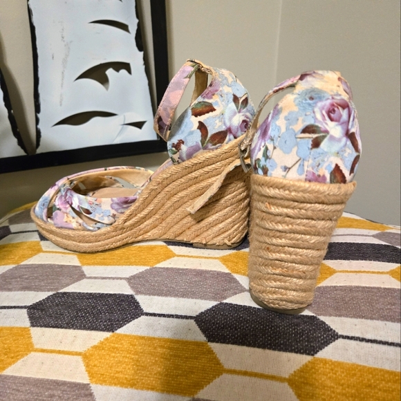 Ladies wedge heels size 5 (used) - Picture 4 of 6